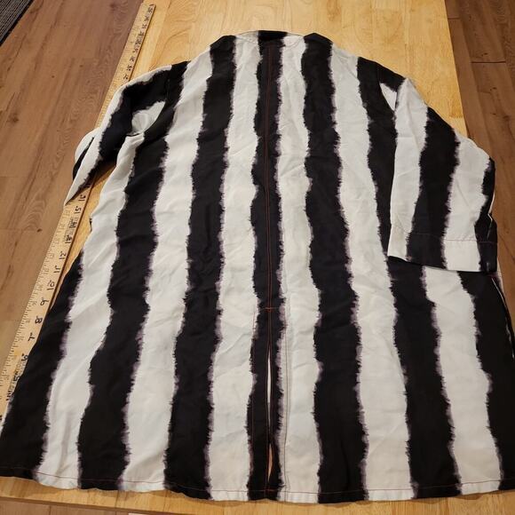 Black & White Striped Button Down Collared Shirt Beetlejuice Med 21" P2P - Picture 11 of 12